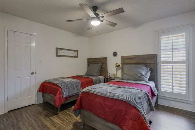 2010 Surrey Oaks Drive, Arlington, TX 76006