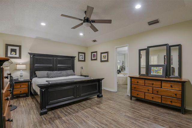 2010 Surrey Oaks Drive, Arlington, TX 76006