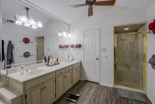 2010 Surrey Oaks Drive, Arlington, TX 76006