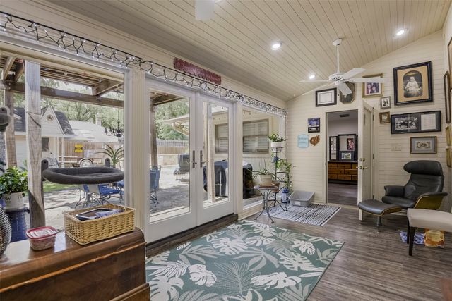 2010 Surrey Oaks Drive, Arlington, TX 76006