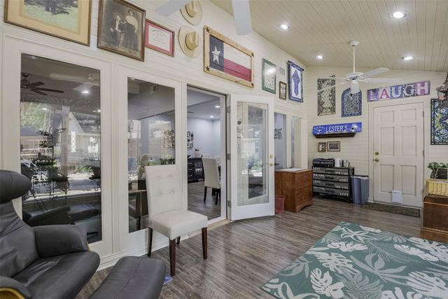 2010 Surrey Oaks Drive, Arlington, TX 76006