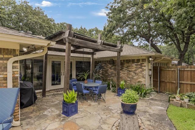 2010 Surrey Oaks Drive, Arlington, TX 76006