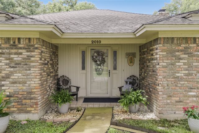 2010 Surrey Oaks Drive, Arlington, TX 76006
