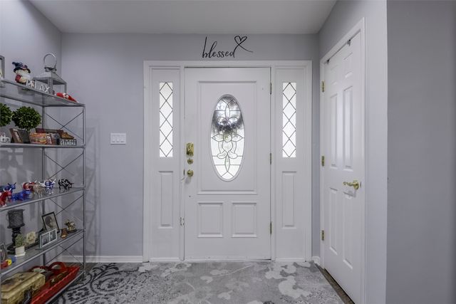2010 Surrey Oaks Drive, Arlington, TX 76006