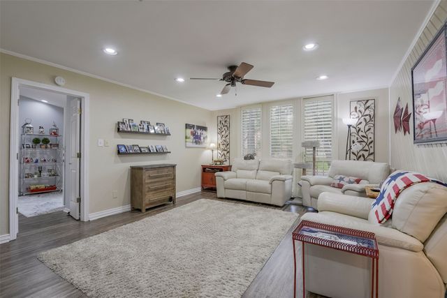 2010 Surrey Oaks Drive, Arlington, TX 76006