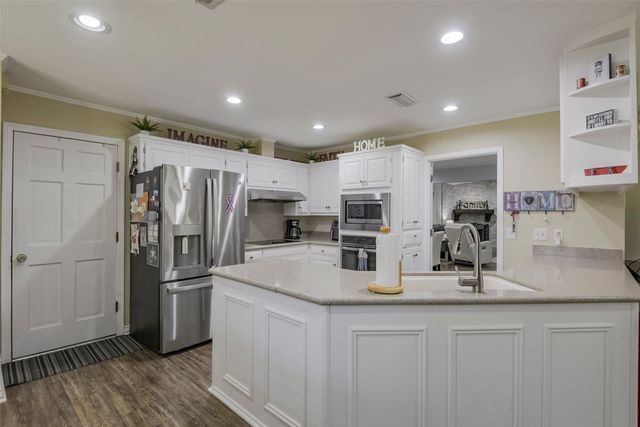 2010 Surrey Oaks Drive, Arlington, TX 76006