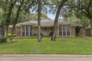 2010 Surrey Oaks Drive, Arlington, TX 76006