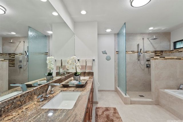 7832 Makaaoa Place, Honolulu, HI 96825