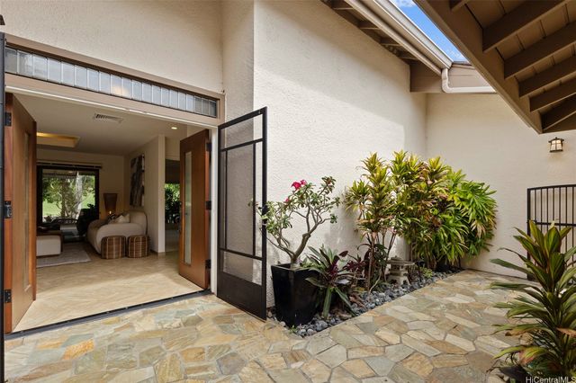 7832 Makaaoa Place, Honolulu, HI 96825