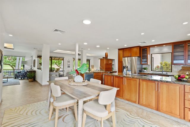 7832 Makaaoa Place, Honolulu, HI 96825