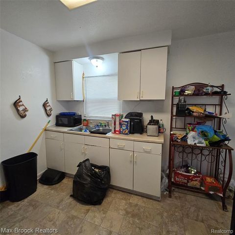 24511 Florence Street, Detroit, MI 48219