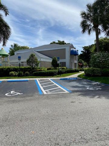 2217 Discovery Circle W, Deerfield Beach, FL 33442