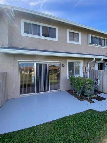 2217 Discovery Circle W, Deerfield Beach, FL 33442