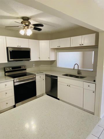 2217 Discovery Circle W, Deerfield Beach, FL 33442