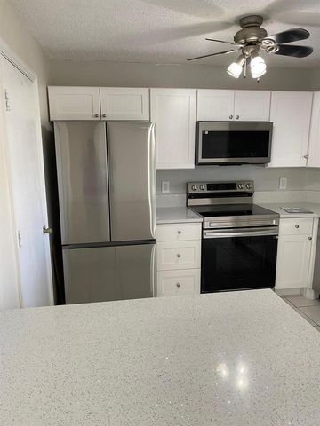 2217 Discovery Circle W, Deerfield Beach, FL 33442