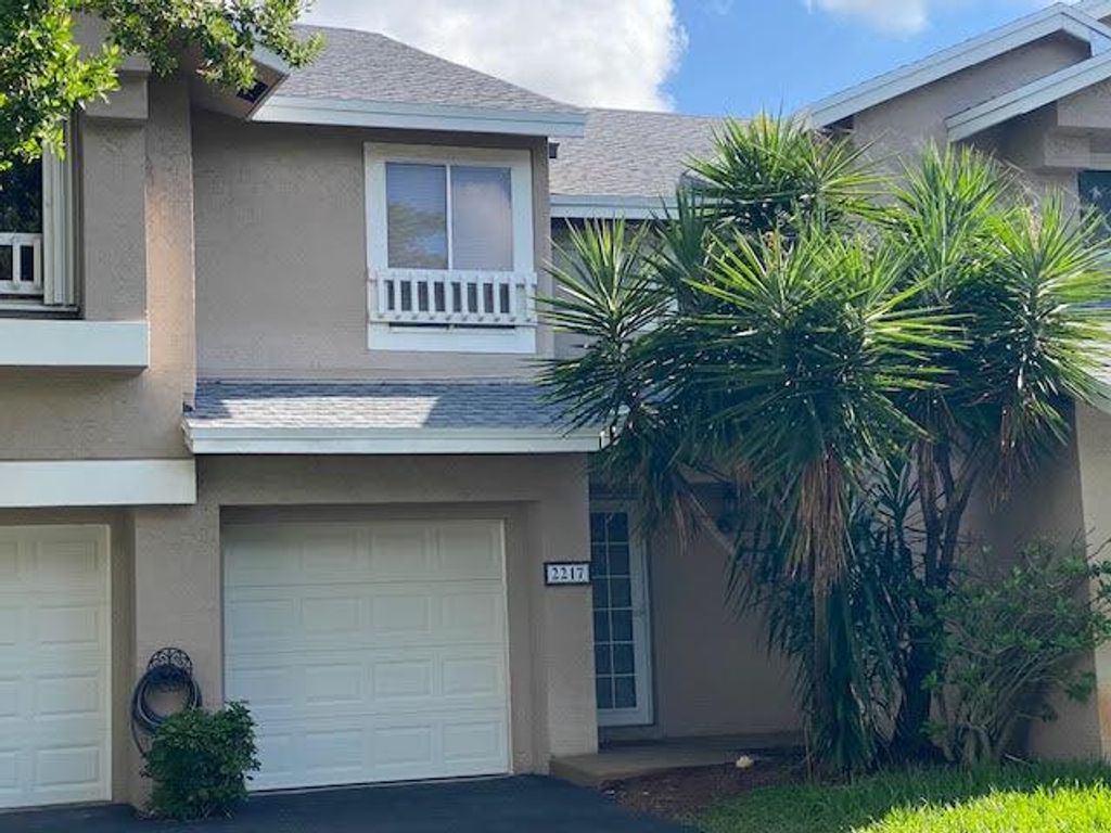2217 Discovery Circle W, Deerfield Beach, FL 33442