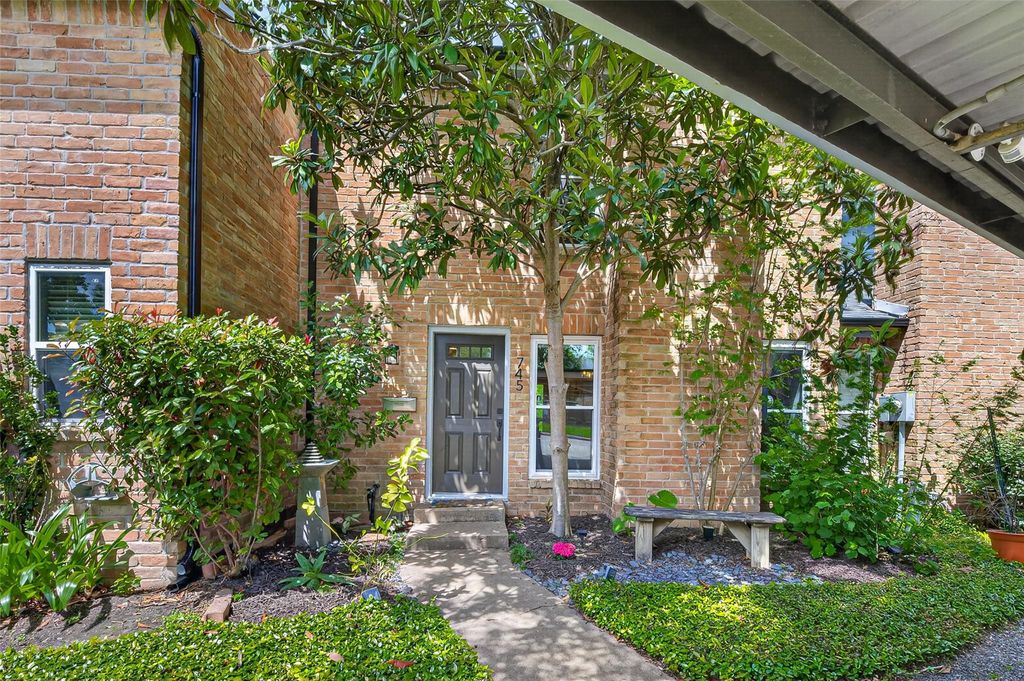 745 Worthshire Street, Houston, TX 77008