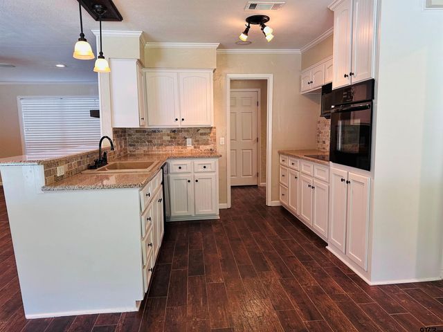 3307 Bogota, Athens, TX 75752