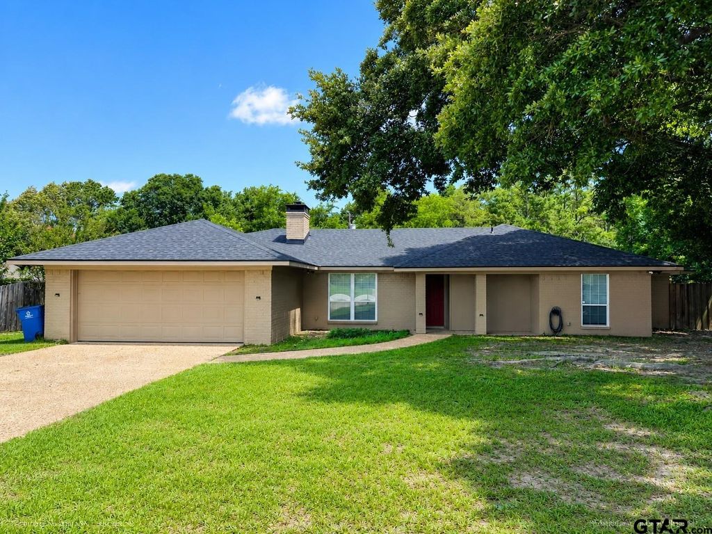 3307 Bogota, Athens, TX 75752