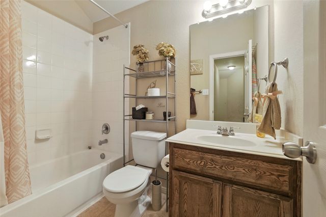 222 Cliff Heights Circle, Dallas, TX 75241