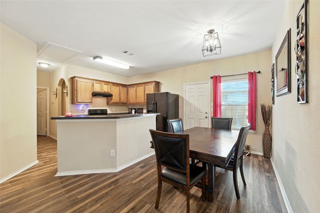 222 Cliff Heights Circle, Dallas, TX 75241