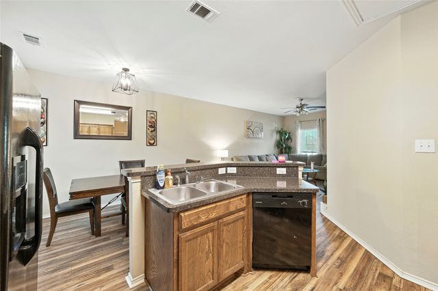 222 Cliff Heights Circle, Dallas, TX 75241