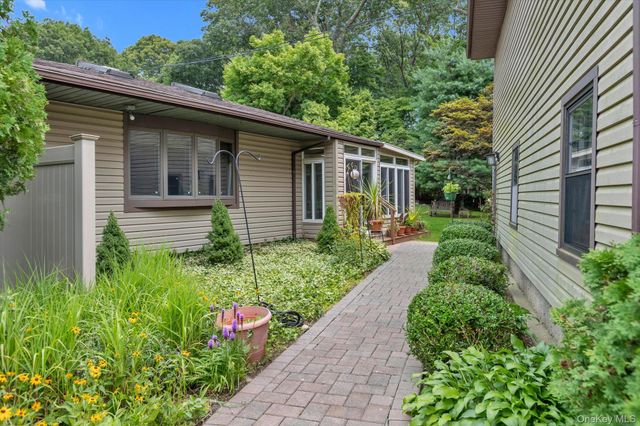 27 Fisher Road, Commack, NY 11725