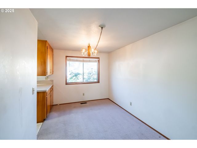 464 W CLACKAMAS Cir, Woodburn, OR 97071