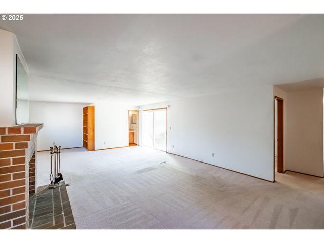 464 W CLACKAMAS Cir, Woodburn, OR 97071