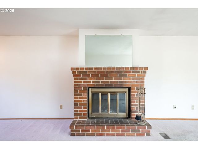 464 W CLACKAMAS Cir, Woodburn, OR 97071