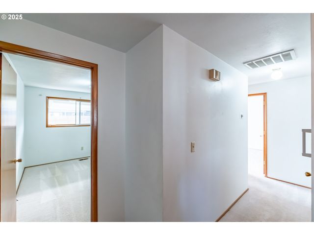 464 W CLACKAMAS Cir, Woodburn, OR 97071