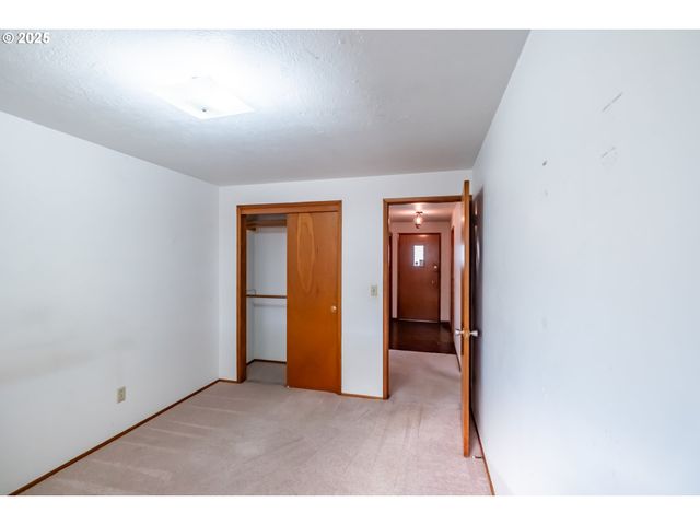 464 W CLACKAMAS Cir, Woodburn, OR 97071