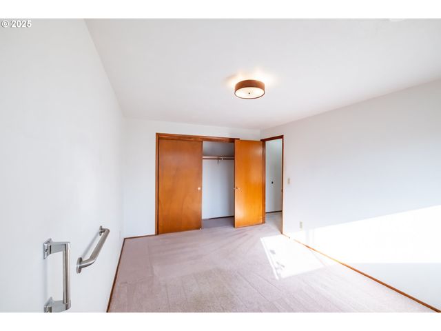 464 W CLACKAMAS Cir, Woodburn, OR 97071