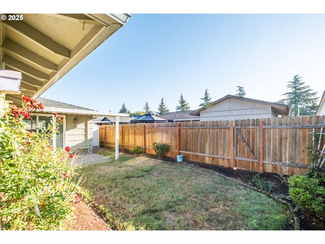 464 W CLACKAMAS Cir, Woodburn, OR 97071