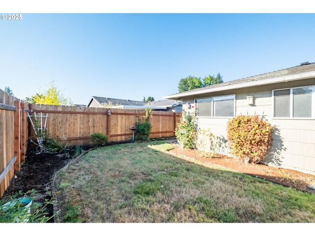 464 W CLACKAMAS Cir, Woodburn, OR 97071