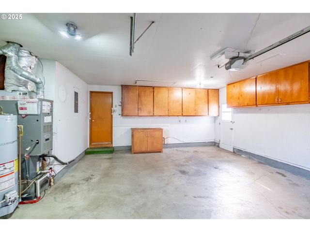 464 W CLACKAMAS Cir, Woodburn, OR 97071