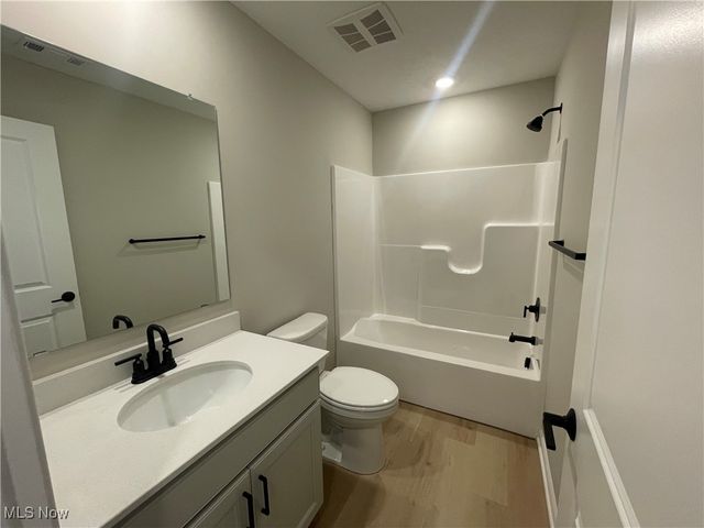 32727 Sandridge Run, Avon Lake, OH 44012