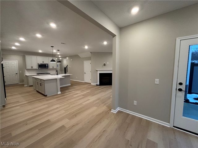 32727 Sandridge Run, Avon Lake, OH 44012