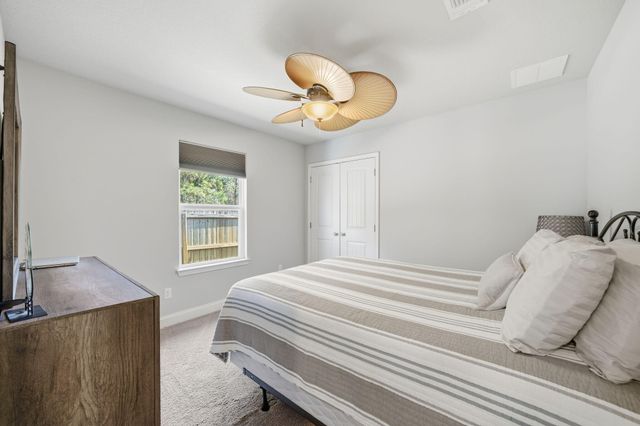 1825 Sundown Dr, Navarre, FL 32566