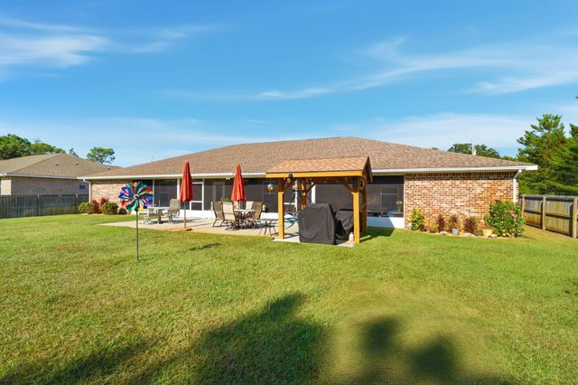 1825 Sundown Dr, Navarre, FL 32566