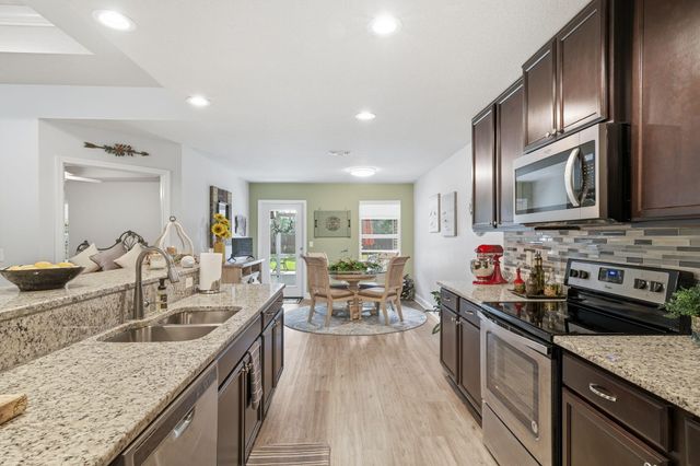 1825 Sundown Dr, Navarre, FL 32566