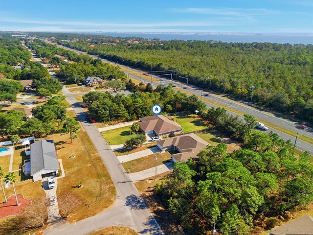 1825 Sundown Dr, Navarre, FL 32566