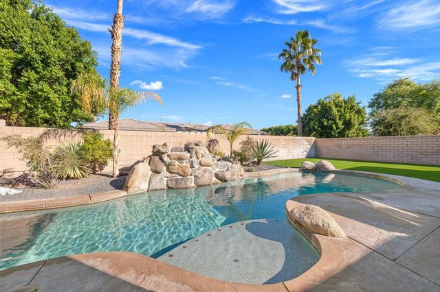 79738 S Parkway Esplanade S, La Quinta, CA 92253