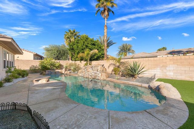 79738 S Parkway Esplanade S, La Quinta, CA 92253