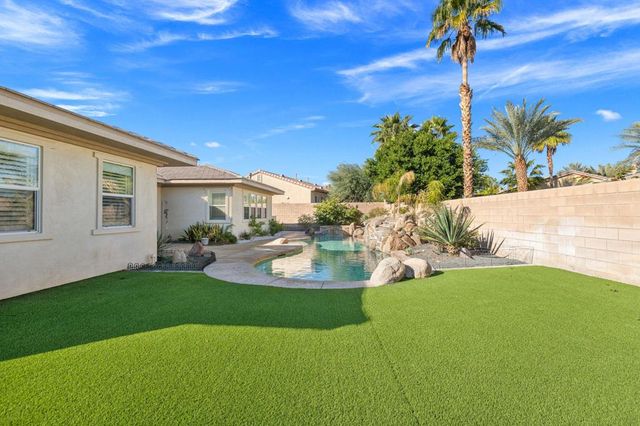 79738 S Parkway Esplanade S, La Quinta, CA 92253