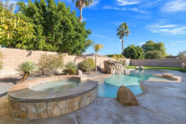 79738 S Parkway Esplanade S, La Quinta, CA 92253