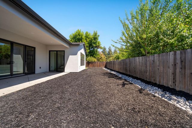 417 Hovey Ct, Roseville, CA 95678
