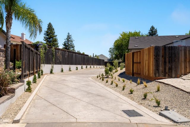 417 Hovey Ct, Roseville, CA 95678
