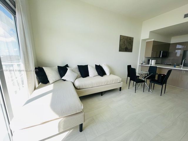 2000 Metropica Way 605, Sunrise, FL 33323