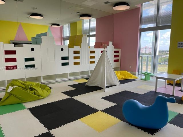 2000 Metropica Way 605, Sunrise, FL 33323